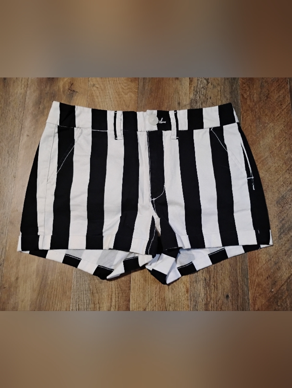 American Eagle Outfitters NWOT Striped High-Waist Shorts Women's Size: 2